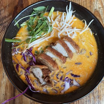 Bida Manda signature dishes Crispy Pork Belly Soup
Lemongrass Sausage
Pad Thai